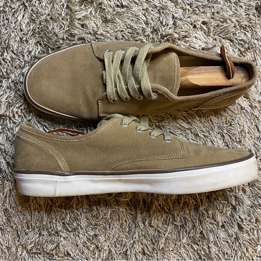 Banana Republic Casual Shows Men’s size 11